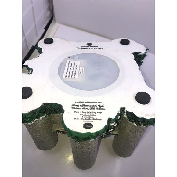 2011 Bradford Exchange Disney's Christmas at Cinderella Castle Globe Base Music - Picture 9 of 11